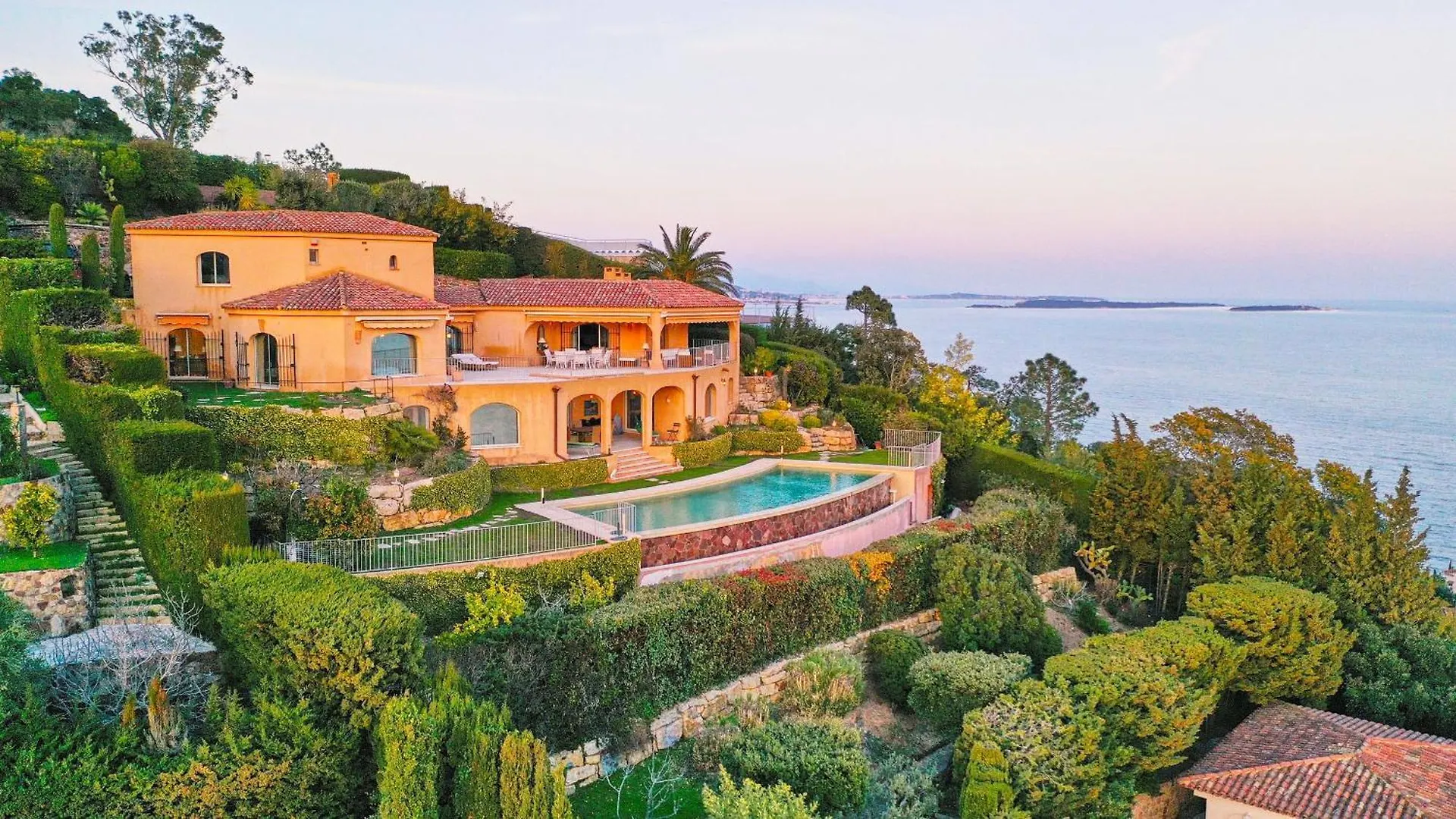 Дом отдыха Charmante Luxusvilla Vue De Reve, Aussergewoehnlich Grosser Pool, Meerblick Теуль-сюр-Мер Франция