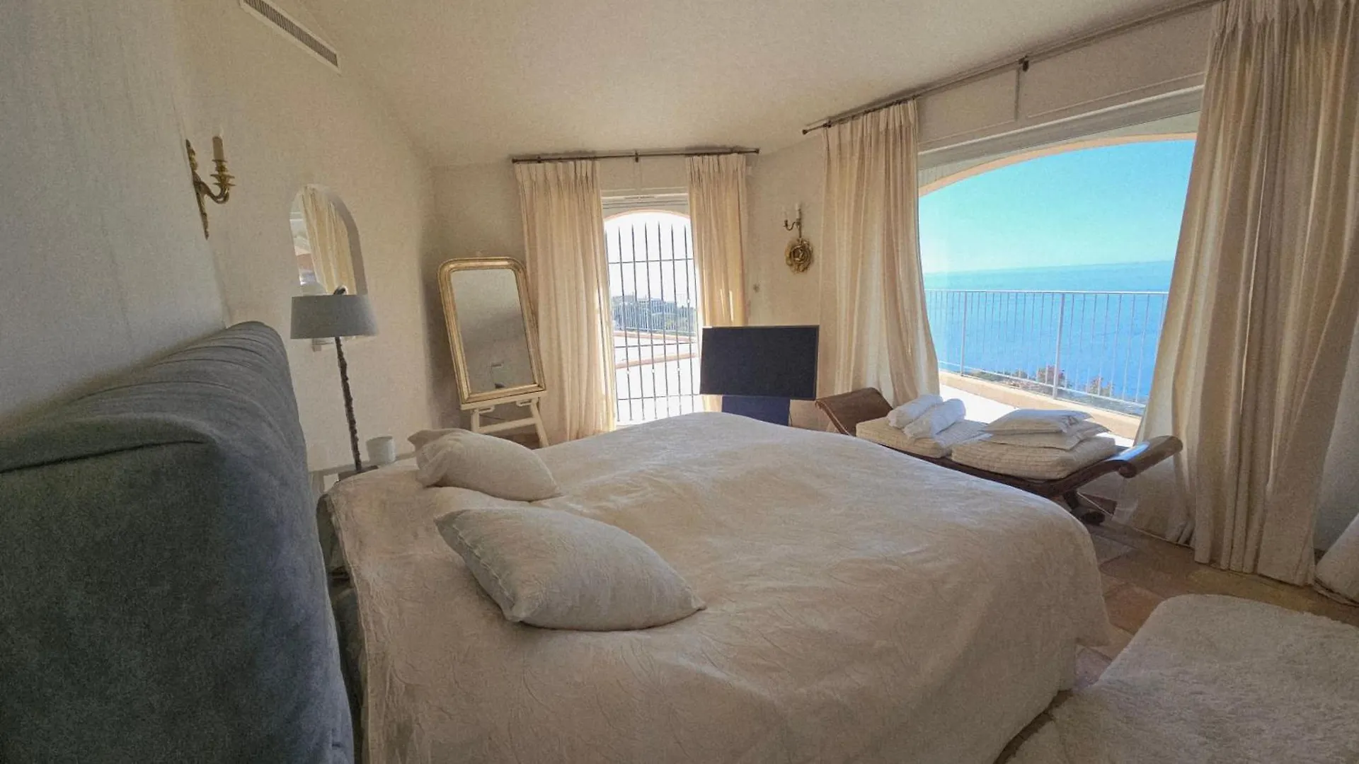 Дом отдыха Charmante Luxusvilla Vue De Reve, Aussergewoehnlich Grosser Pool, Meerblick Теуль-сюр-Мер Франция
