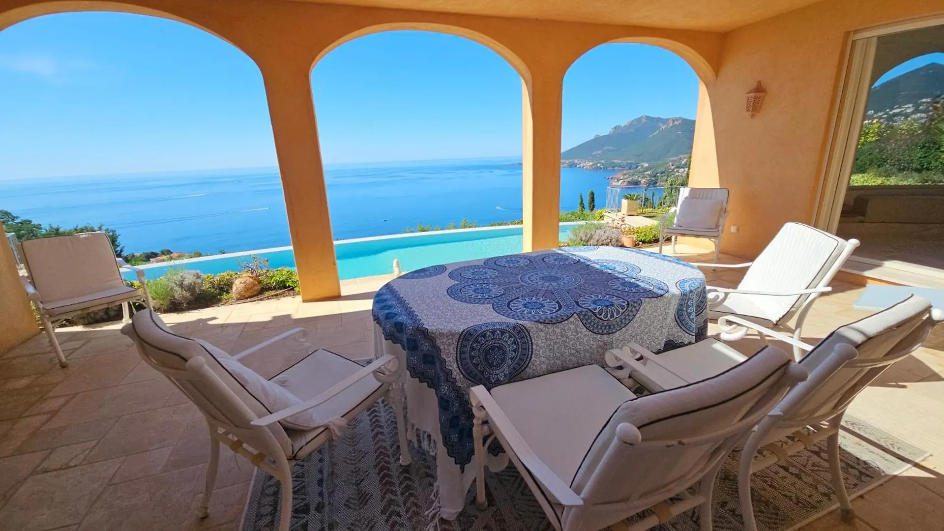 Charmante Luxusvilla Vue De Reve, Aussergewoehnlich Grosser Pool, Meerblick Теуль-сюр-Мер