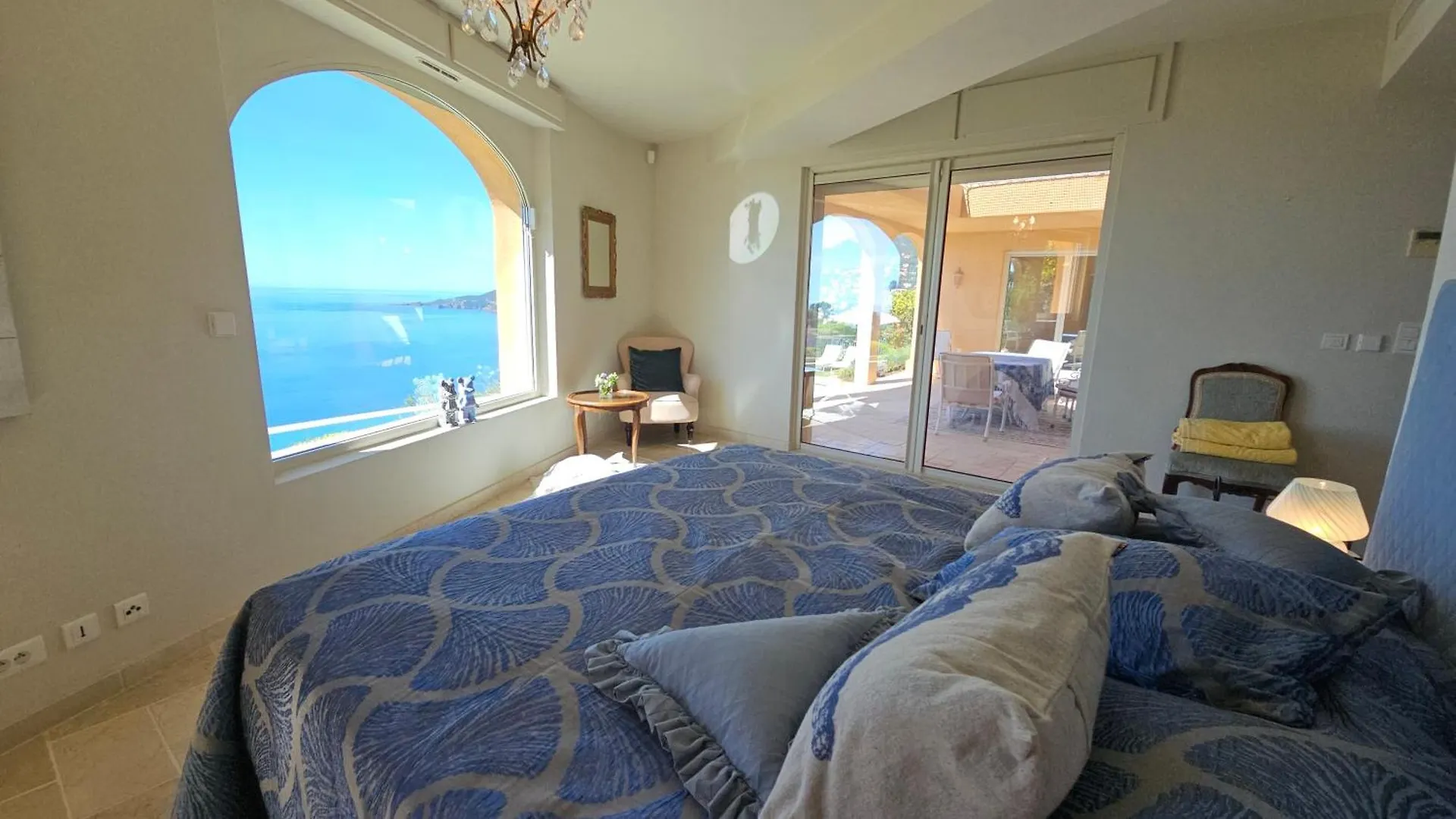 Charmante Luxusvilla Vue De Reve, Aussergewoehnlich Grosser Pool, Meerblick Теуль-сюр-Мер Дом отдыха