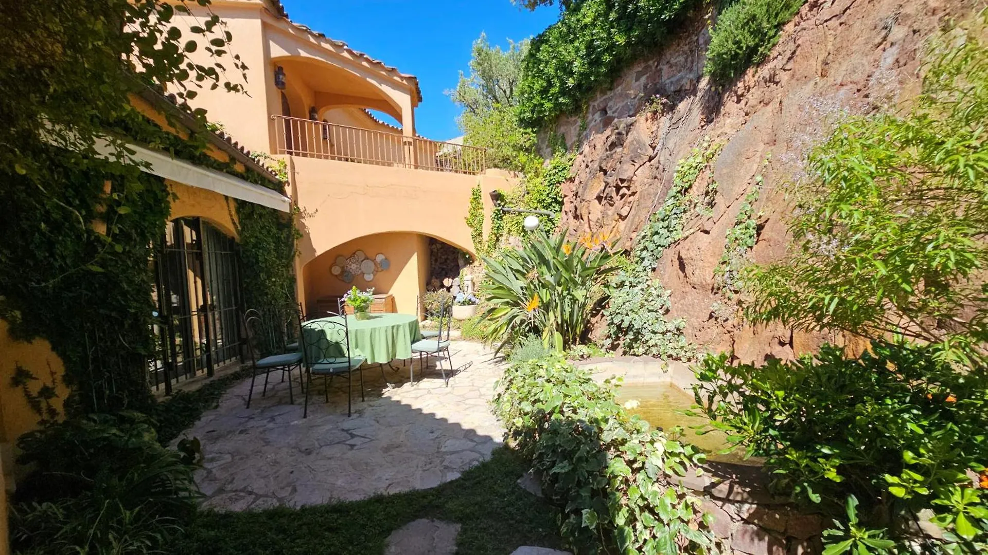 Дом отдыха Charmante Luxusvilla Vue De Reve, Aussergewoehnlich Grosser Pool, Meerblick Теуль-сюр-Мер